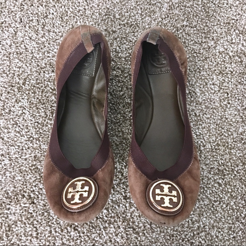 Brown leather packable Tory Burch emblem flats